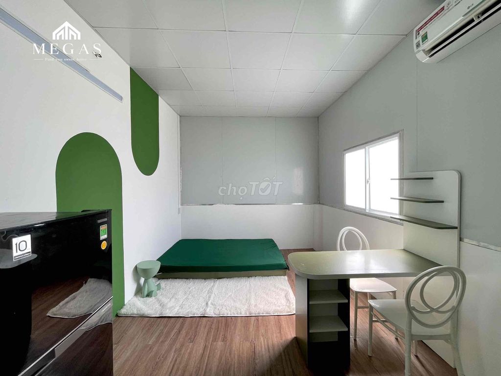 Studio separates the open window from Phan Huy Ích via VHS, District 12