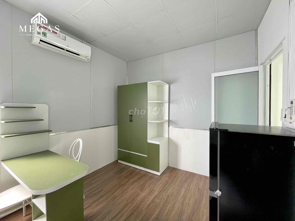 Studio separates the open window from Phan Huy Ích via VHS, District 12