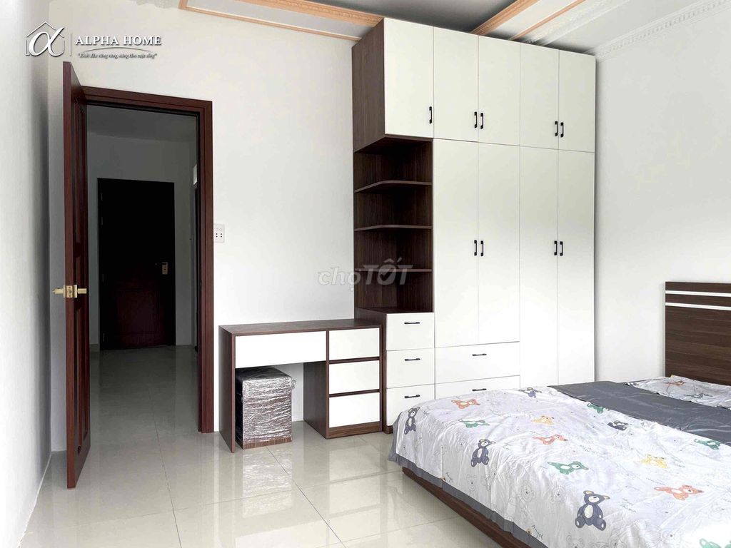 A 40-foot bedroom with a clear balcony.