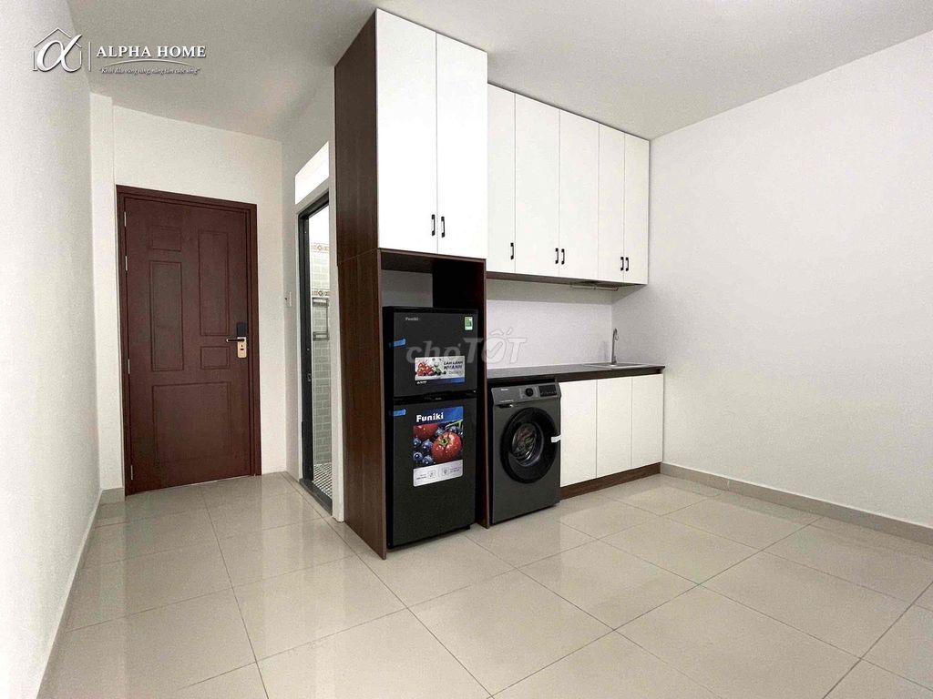 A 40-foot bedroom with a clear balcony.