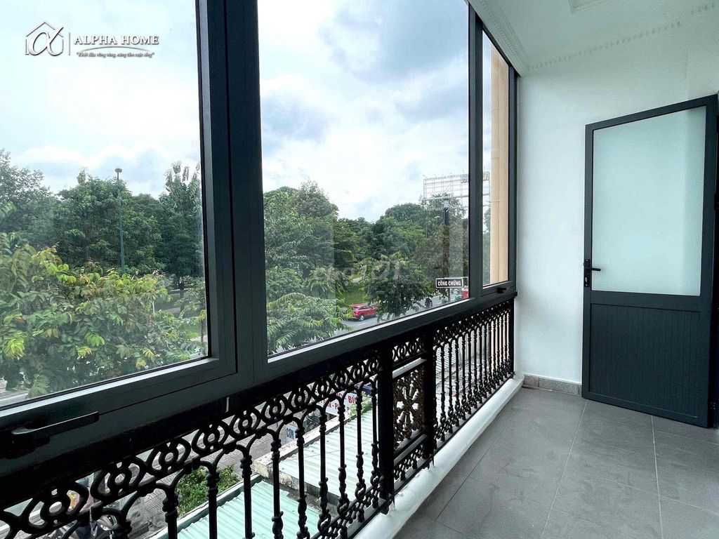 A 40-foot bedroom with a clear balcony.