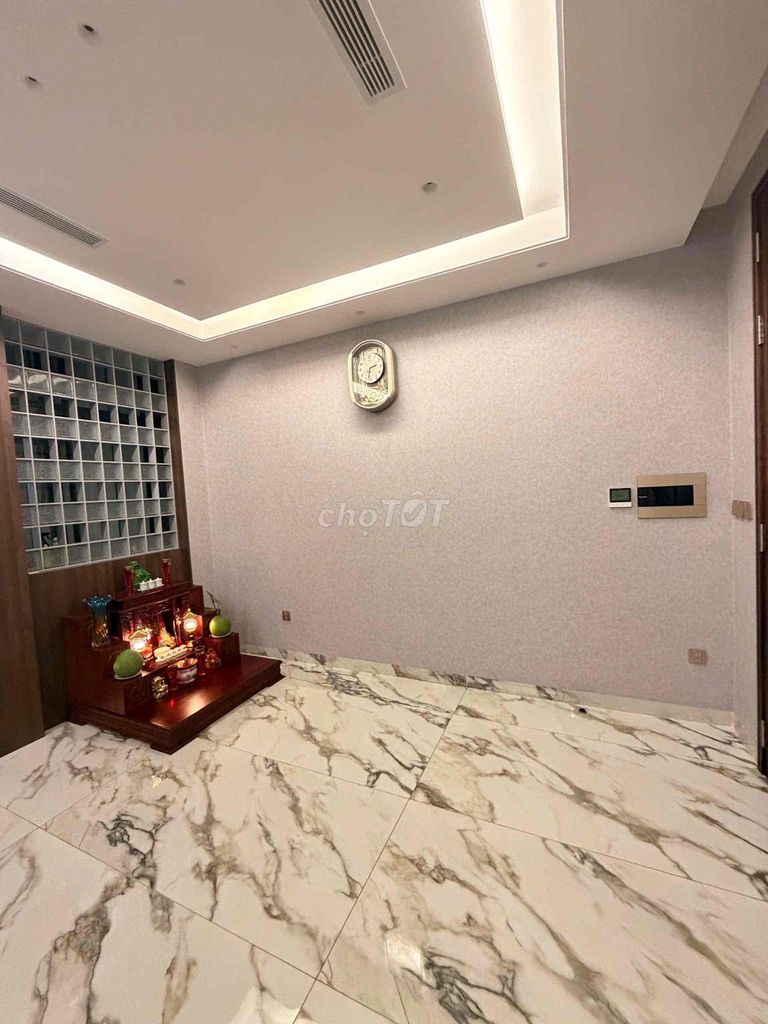 Rent a cash house Cống Quỳnh, District 1 D/T 228 m2, 3 floors, 100 percent new home.