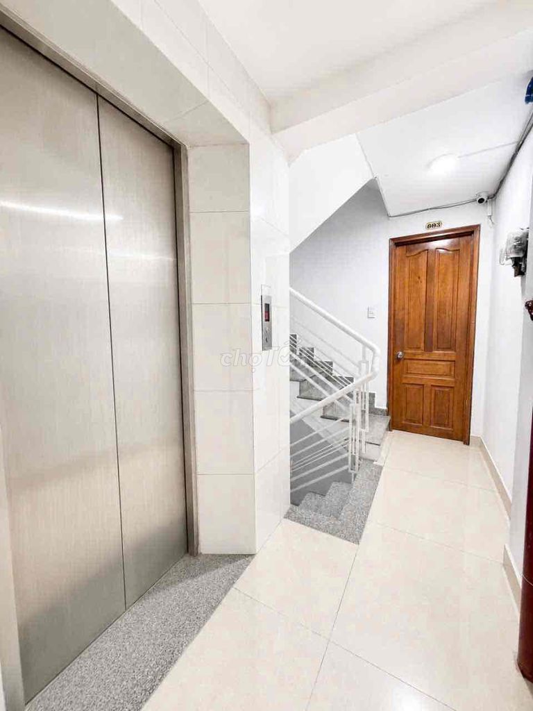 Rent a cash house Cống Quỳnh, District 1 D/T 228 m2, 3 floors, 100 percent new home.