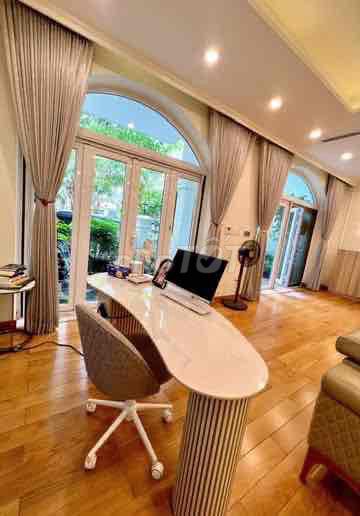 Rent a cash house Cống Quỳnh, District 1 D/T 228 m2, 3 floors, 100 percent new home.