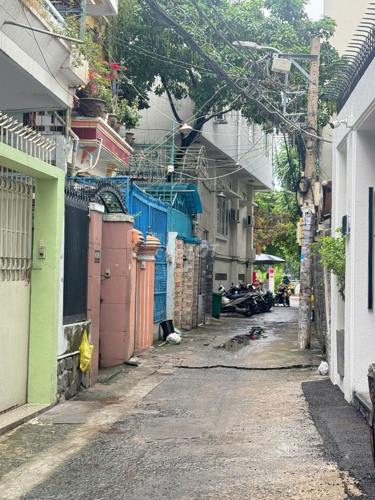 Rent the Clean House. The L-car alley, Bình Thạnh, 4 bedrooms, 17 million.