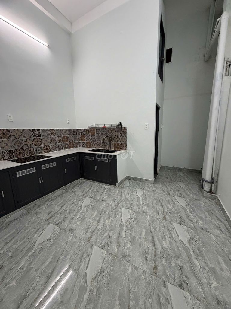 Rent the Clean House. The L-car alley, Bình Thạnh, 4 bedrooms, 17 million.