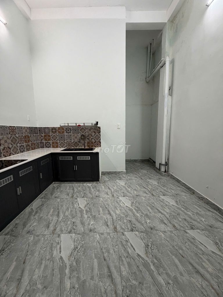 Rent the Clean House. The L-car alley, Bình Thạnh, 4 bedrooms, 17 million.