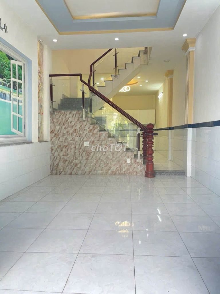Rent a house. Two floors, An Phú Đông. 12 cars.
