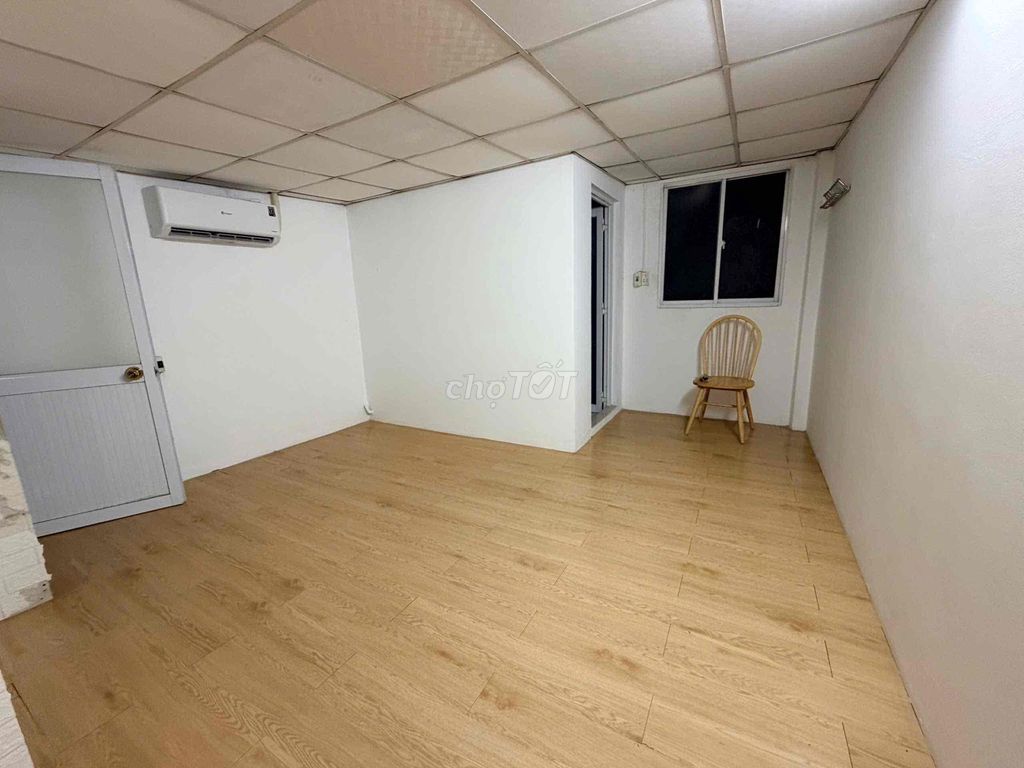 Rent the whole house-- new house, alley car-- 8 million a month.
