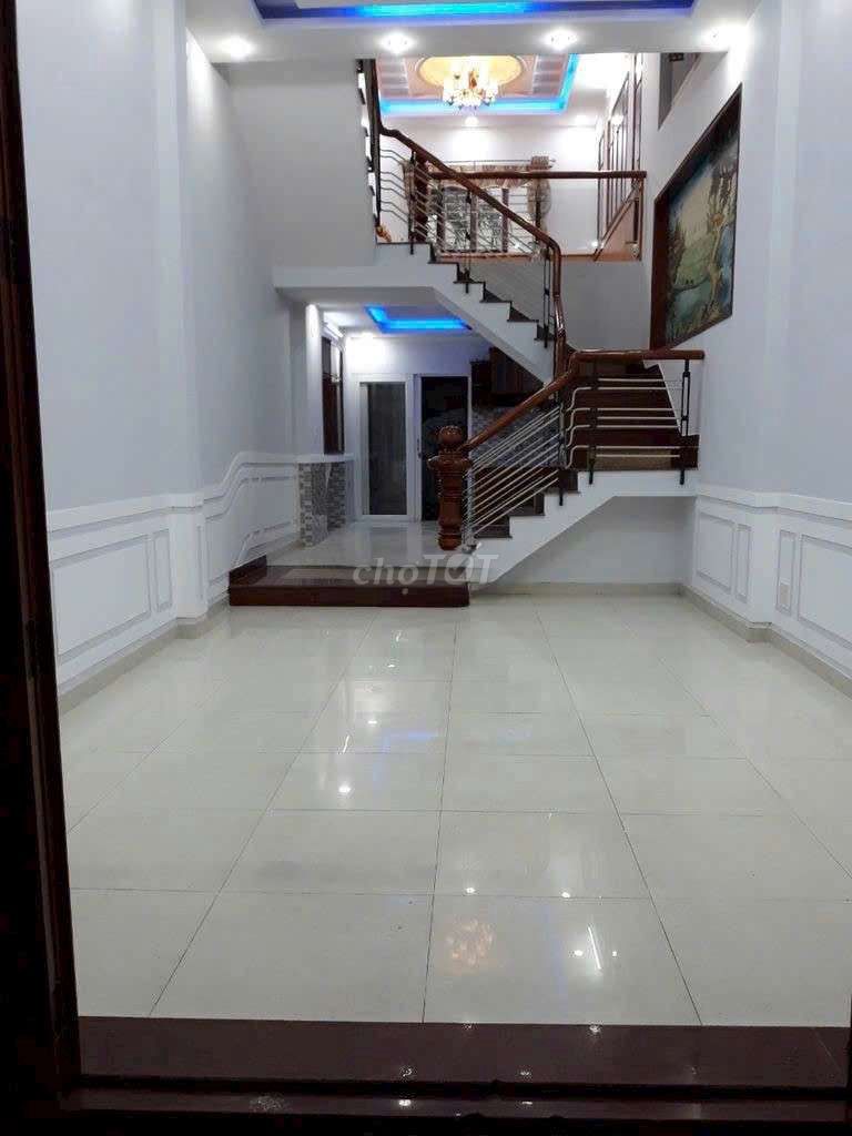 to rent a 302/ Phan Huy Ích F12 house to the right