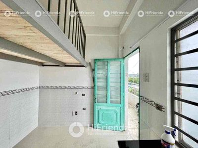 Unguarded motel, super open balcony, Tên Lửa.