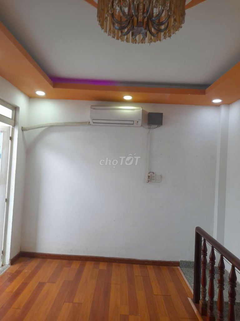 It's the owner who rents or sells the house at Nguyễn Văn Tăng P.Long Bình