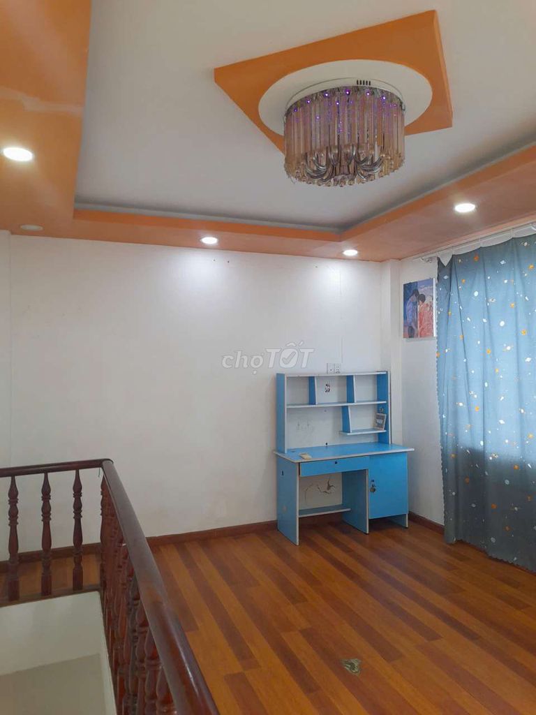 It's the owner who rents or sells the house at Nguyễn Văn Tăng P.Long Bình