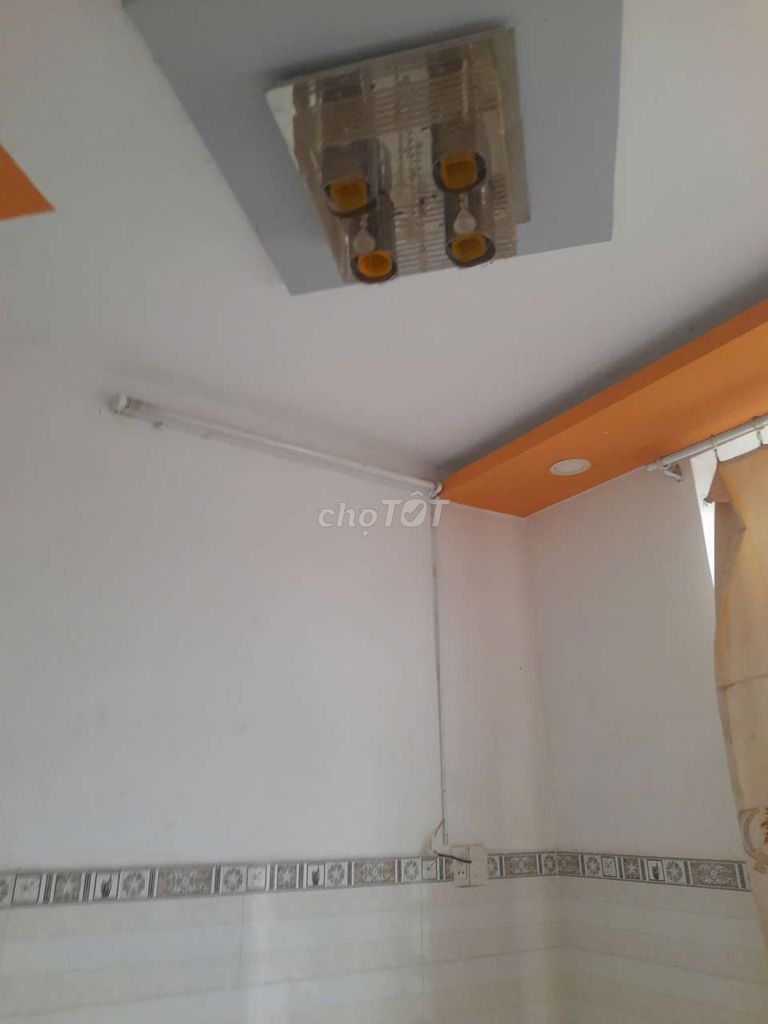 It's the owner who rents or sells the house at Nguyễn Văn Tăng P.Long Bình