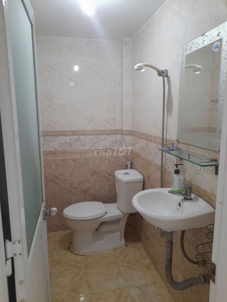It's the owner who rents or sells the house at Nguyễn Văn Tăng P.Long Bình