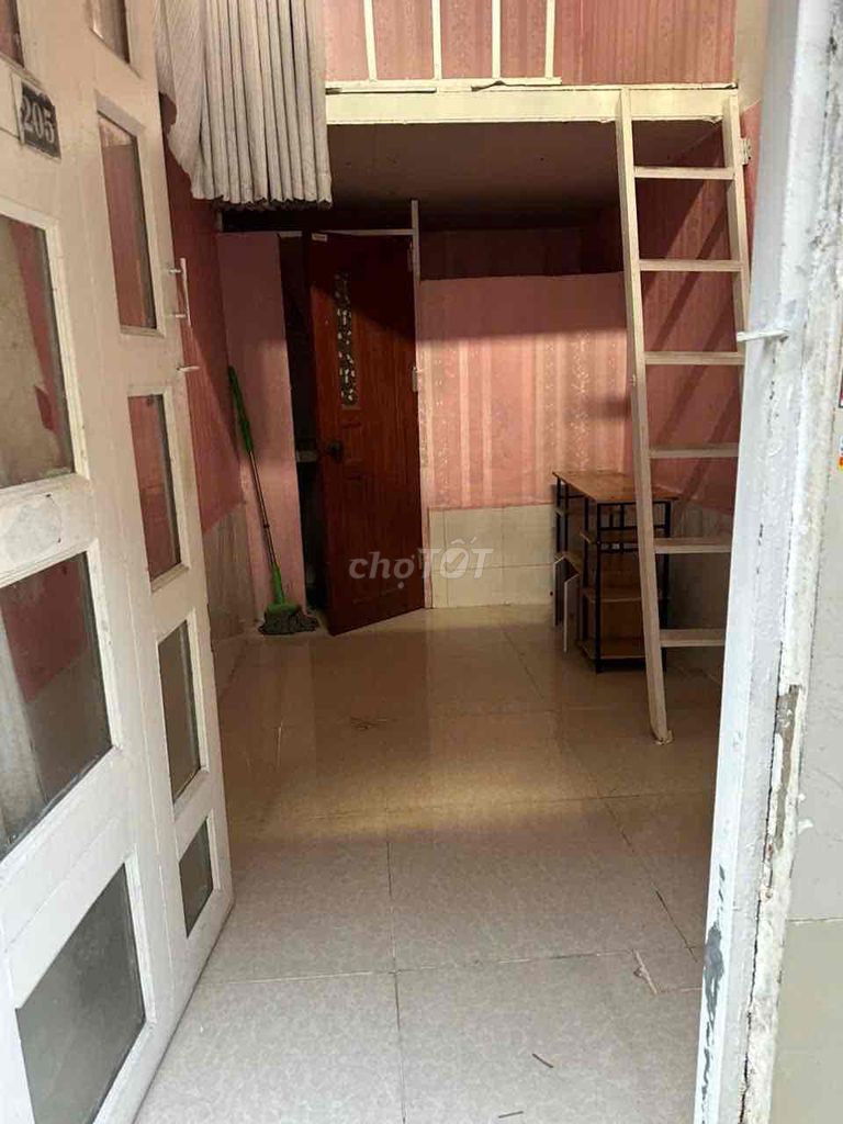 Rent for 2 million and 300, air conditioning, dry washing machines.