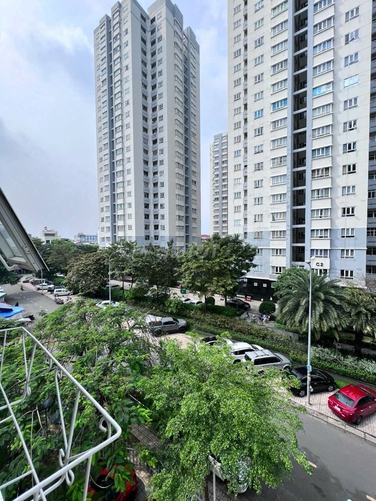 We need to rent apartment 0-6. Eight million a month.