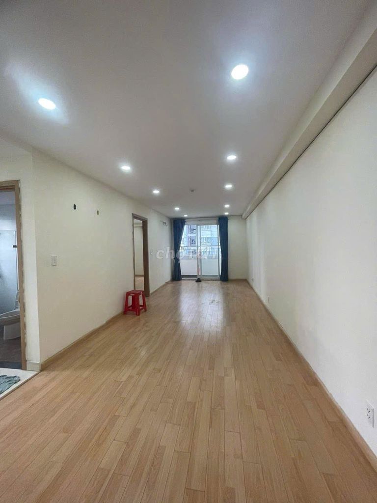 We need to rent apartment 0-6. Eight million a month.