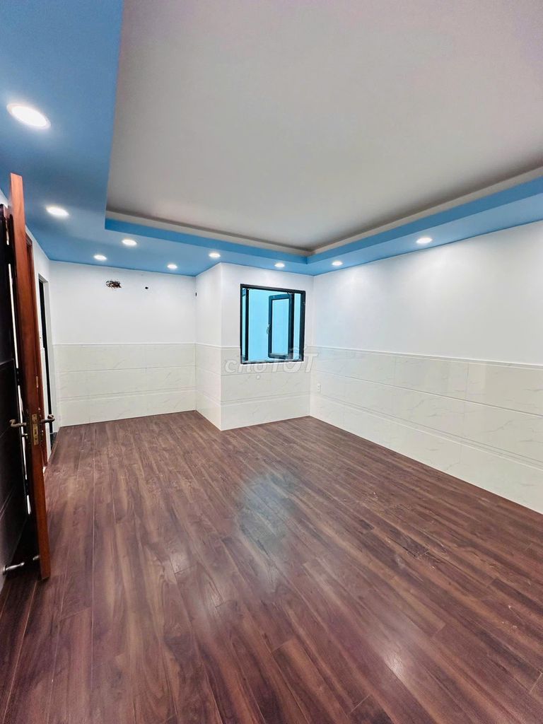 Hired the head of the vault helam Wong P.Q.q0. Three bedrooms.