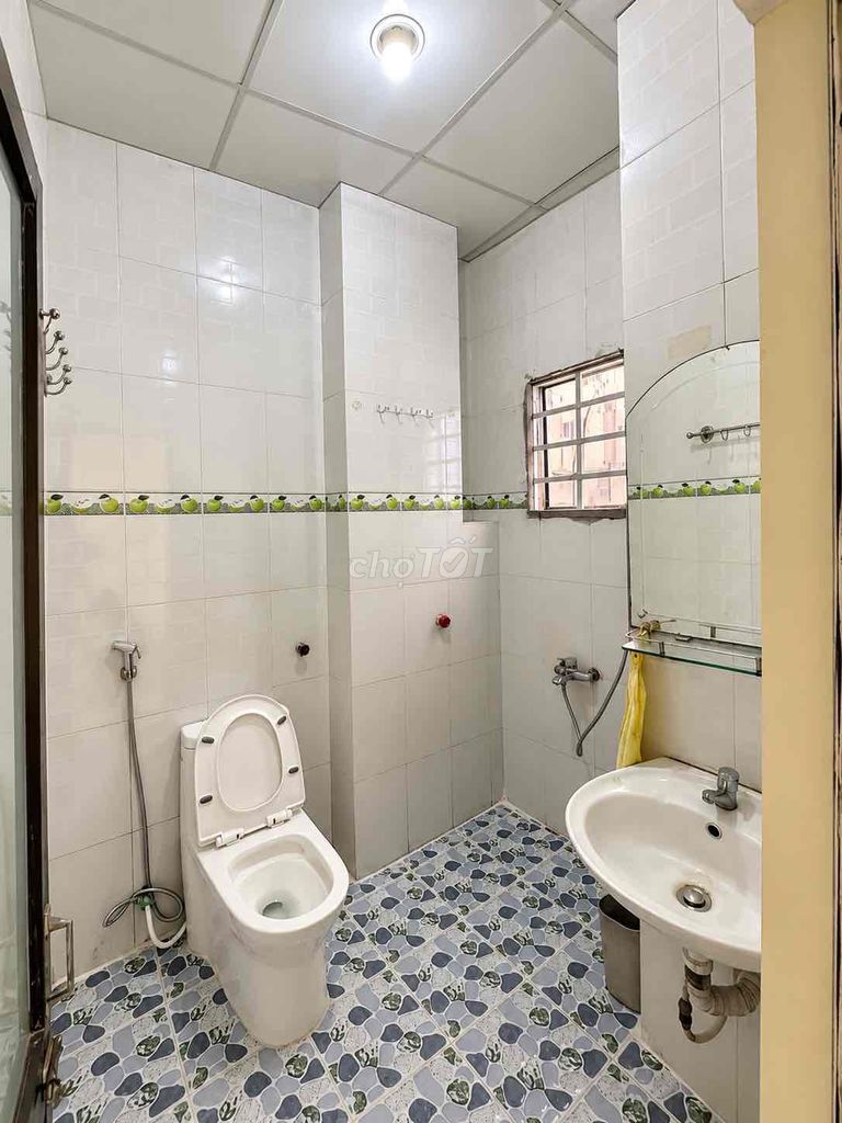 New paint motel moved in right in Bình Thạnh.