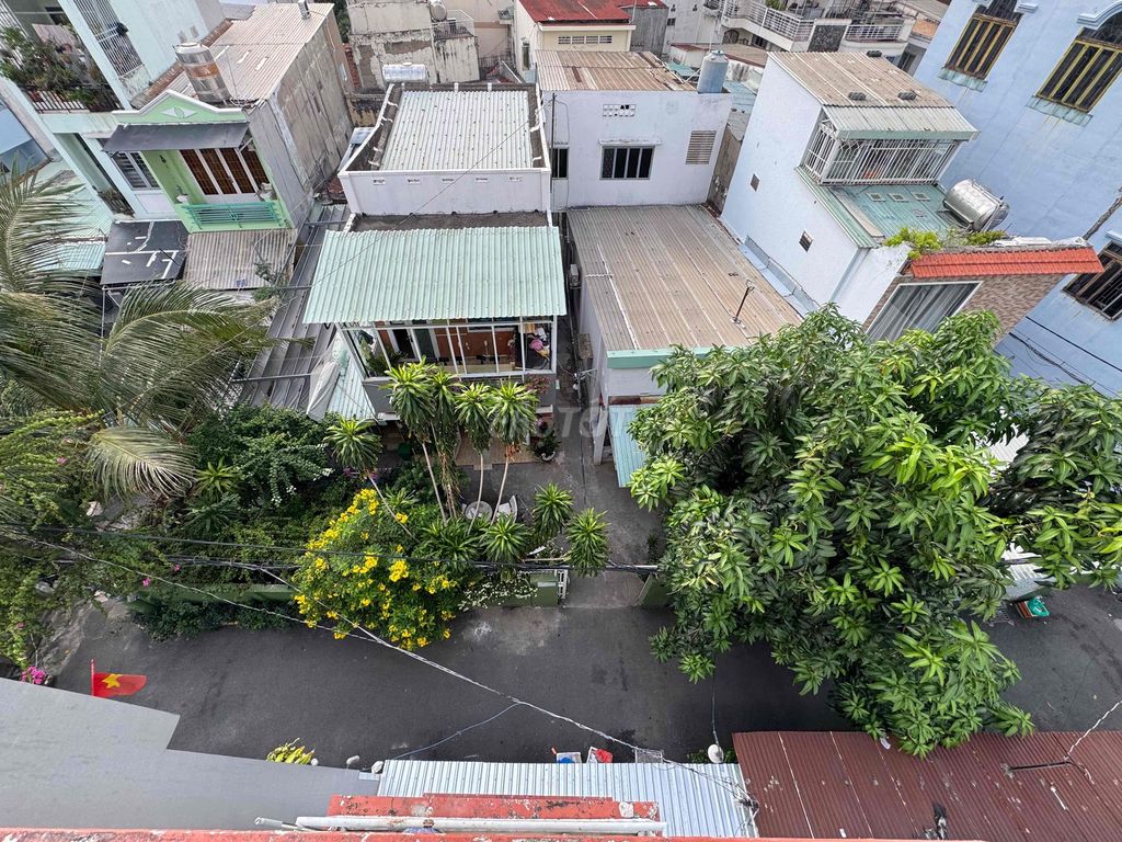 New paint motel moved in right in Bình Thạnh.