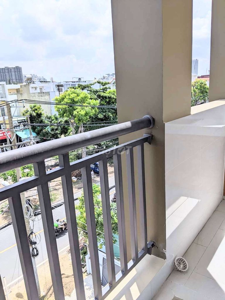 front balcony on Phạm Hữu Lầu.