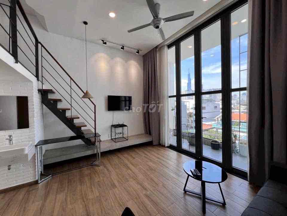 The owner of the room is the only one with the low-priced balcony.