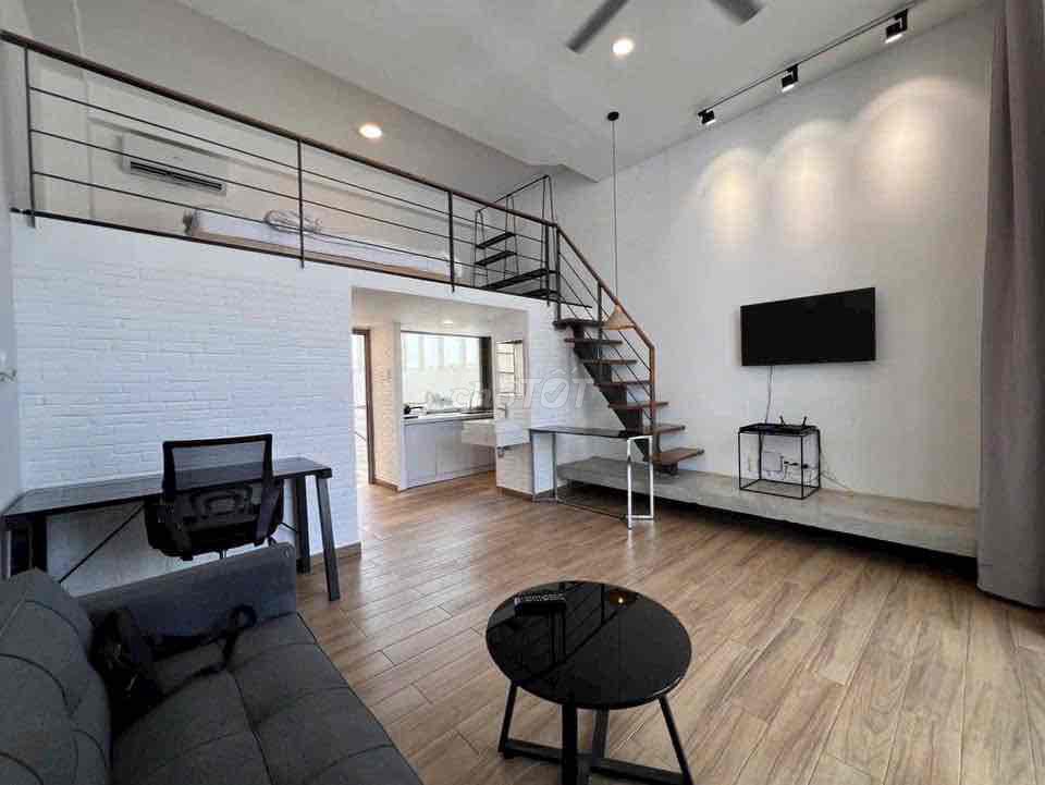 The owner of the room is the only one with the low-priced balcony.