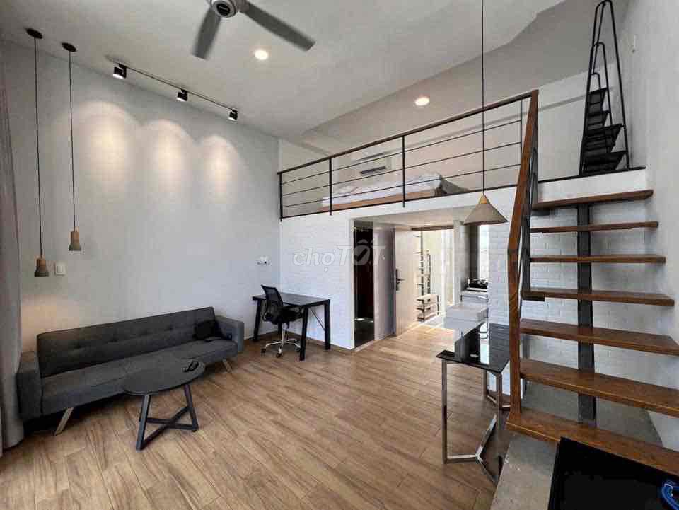 The owner of the room is the only one with the low-priced balcony.