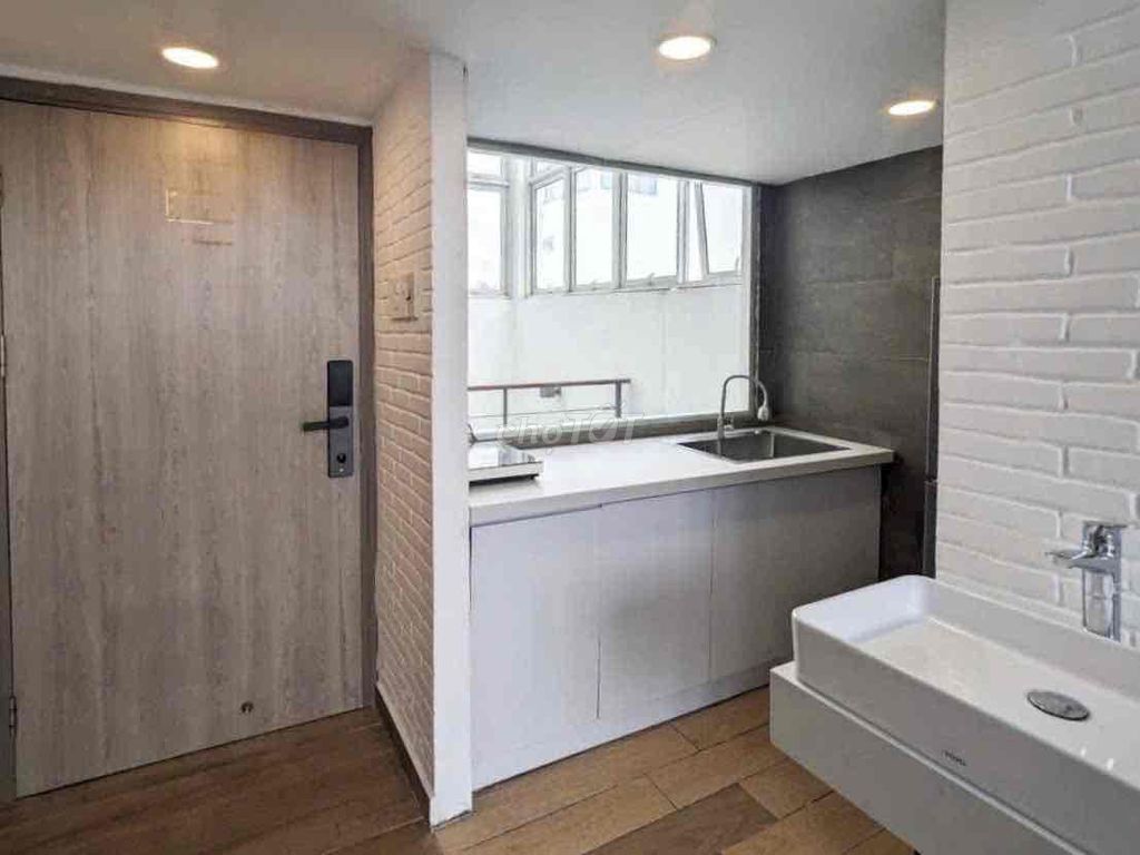 The owner of the room is the only one with the low-priced balcony.