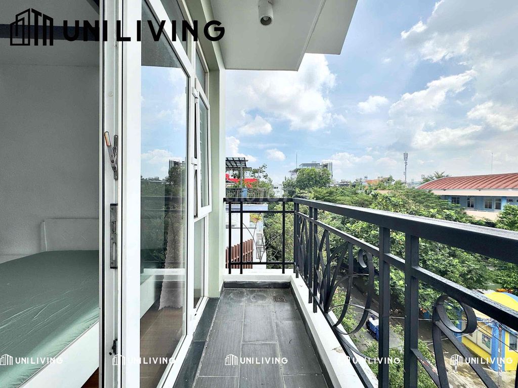 Rent a balcony apartment 30 M2 with her own washing machine near the court.
