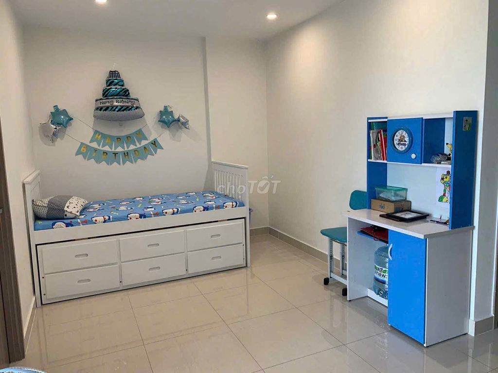 Rent a S101 bedroom plus a full interior.