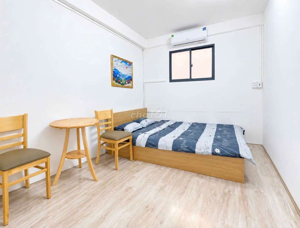 Rent the two bedrooms plus a new living room 100 percent near the shower.