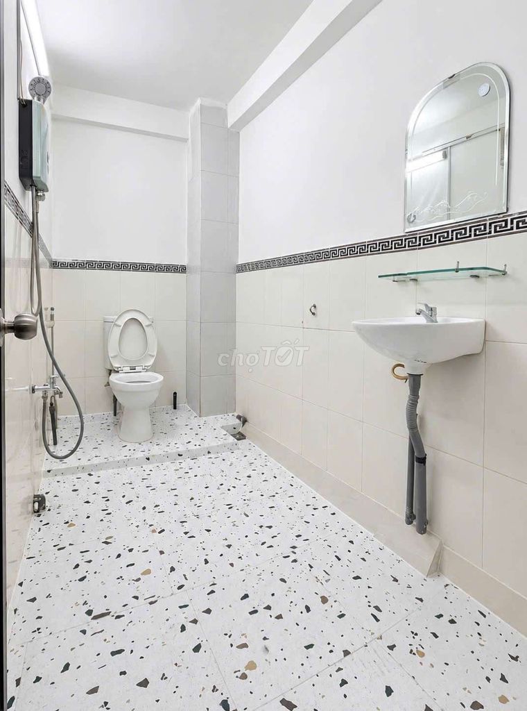 Rent the two bedrooms plus a new living room 100 percent near the shower.