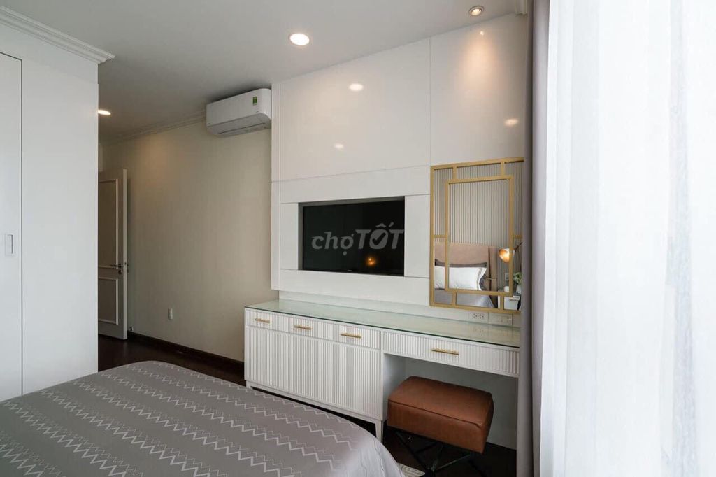 Two bedrooms. Two beautiful view toilets. It's empty.