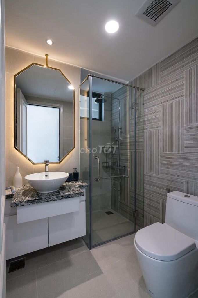 Two bedrooms. Two beautiful view toilets. It's empty.