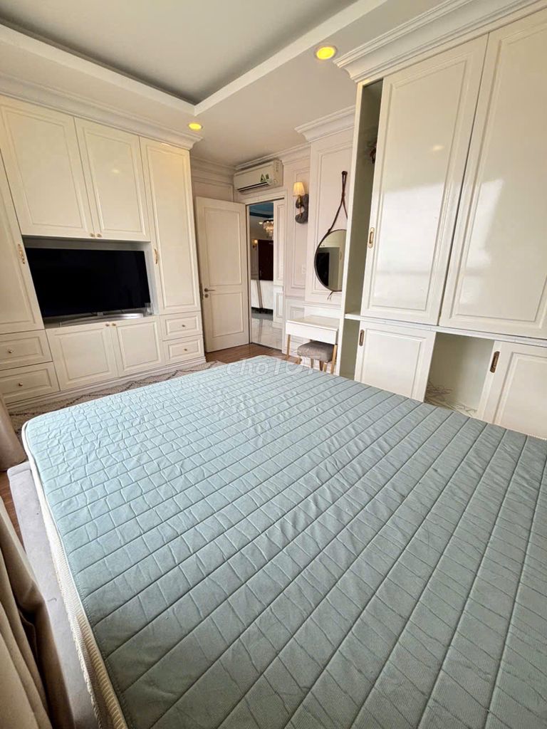 Rent the two bedrooms at the largest area of 117 feet.