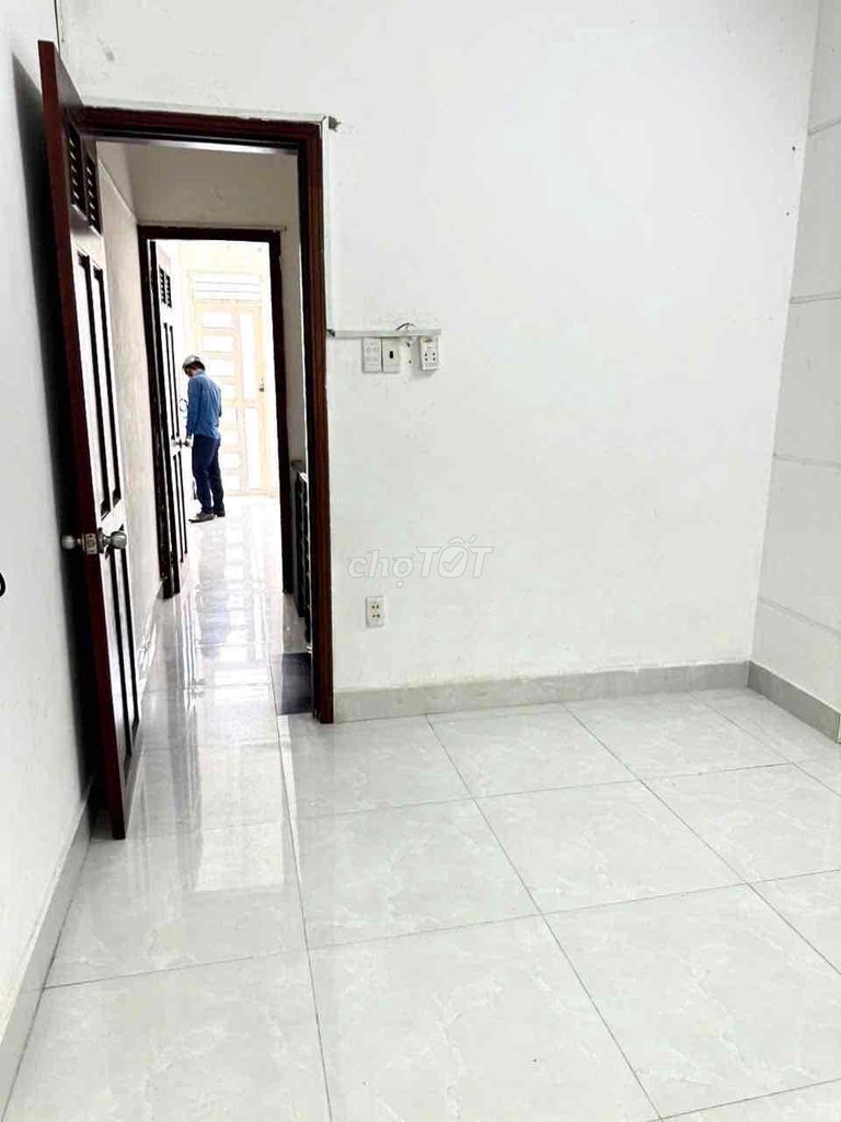 50 meters a floor. Two bedrooms. Two toilets near Phạm Văn Bạch.