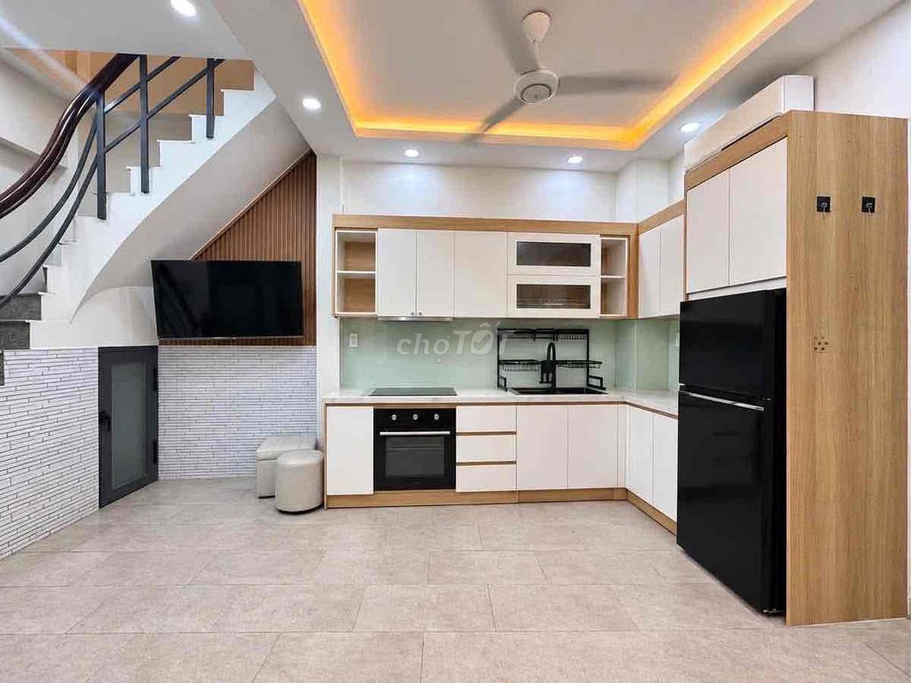 New house full N. Nice fall, ground one floor, suit yourself and Lv at home.