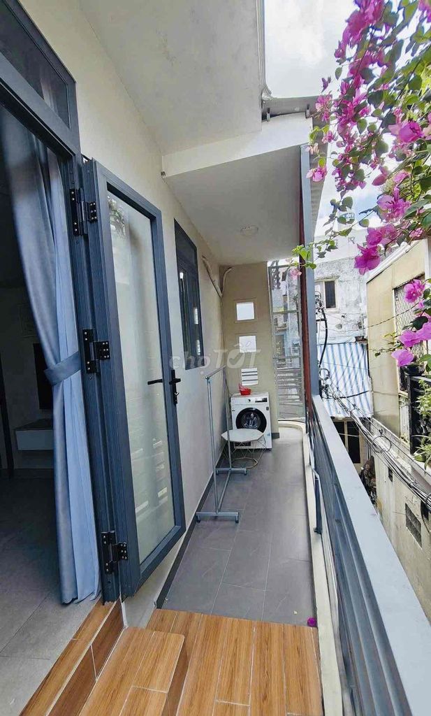 New house full N. Nice fall, ground one floor, suit yourself and Lv at home.