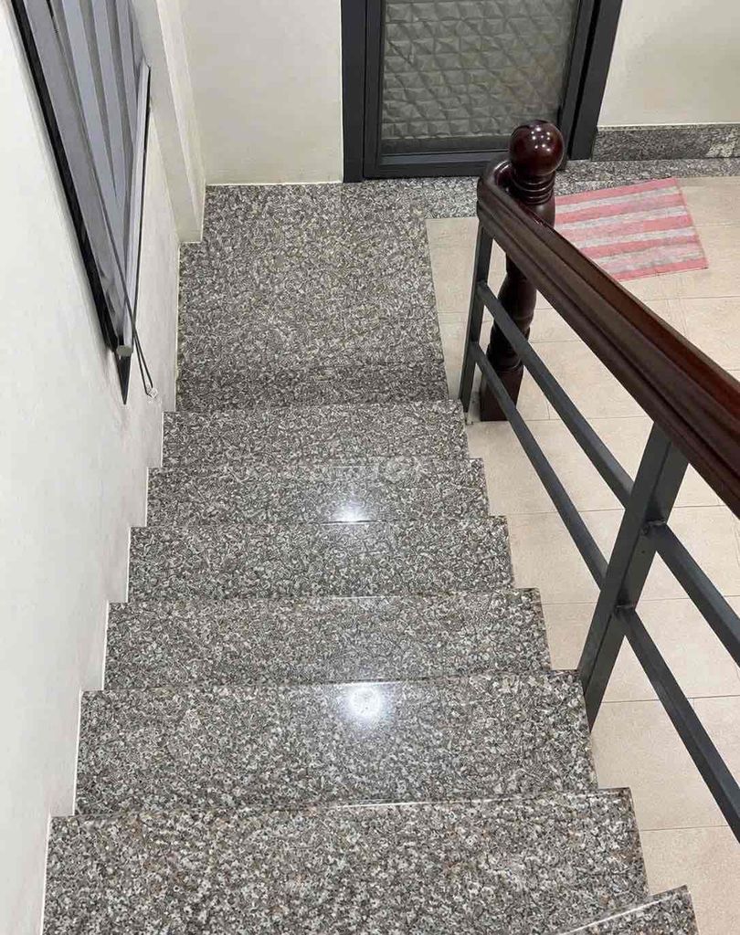 New house full N. Nice fall, ground one floor, suit yourself and Lv at home.