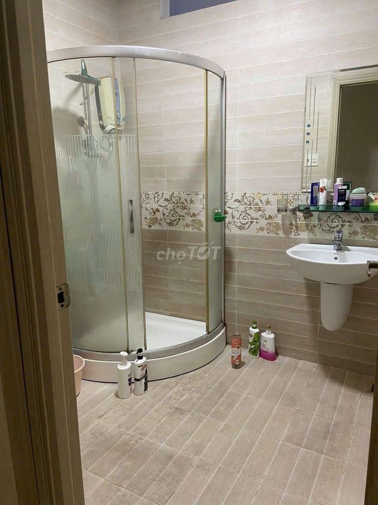 We're going to rent a cash house in sector 10 where 4.2 x20 1. 3rd floor five bedroom. 3 ws