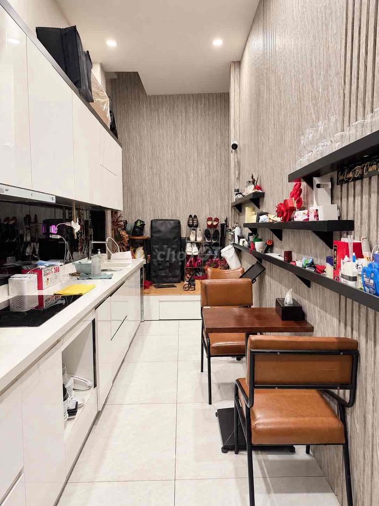 Rent a business license, a lot of bones, and two full interior apartments.