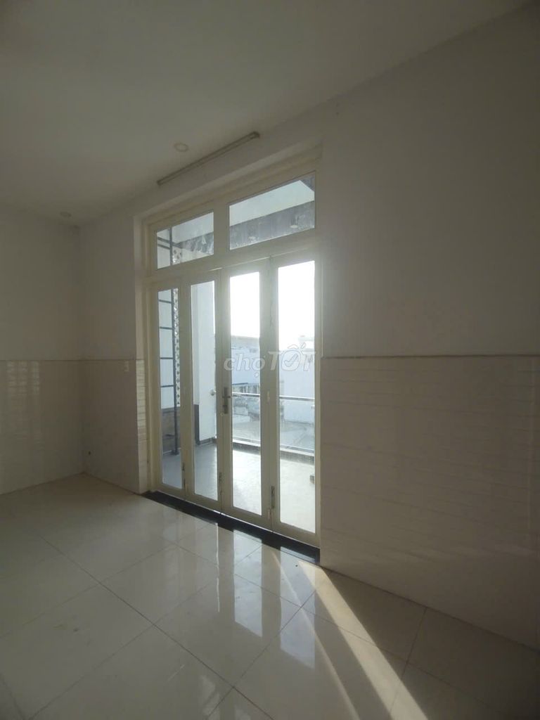 Mainman, car alley renter. số 8, Linh Xuân.