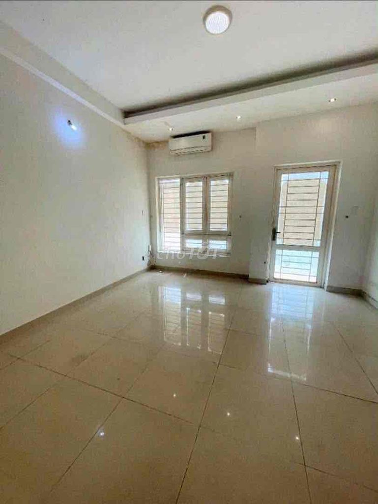 Renting rent is 13 million and four stories cheap in Phạm Văn Chiêu.