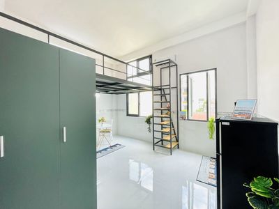 New attic - full sky windows - near industrial college