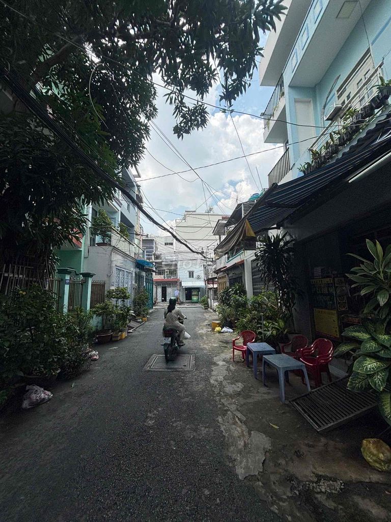 opposite Aeon x 4 meters long 6 m O 9 3 3 3 2 2 8 3