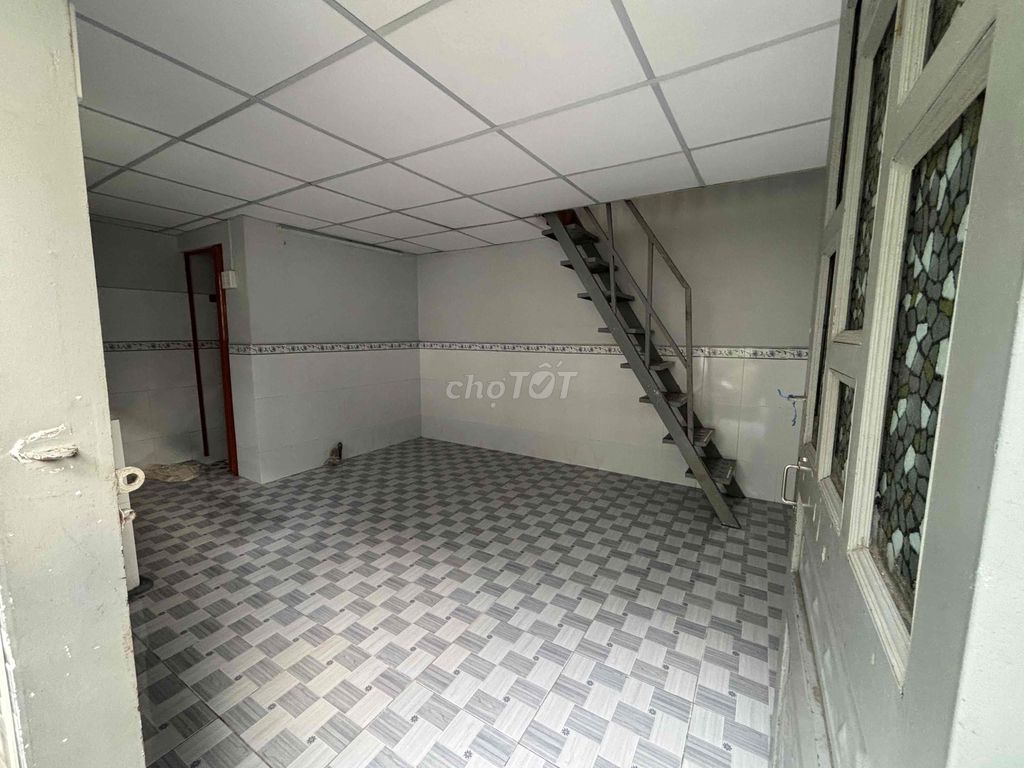 Rent a safe house in Bình Thạnh County.
