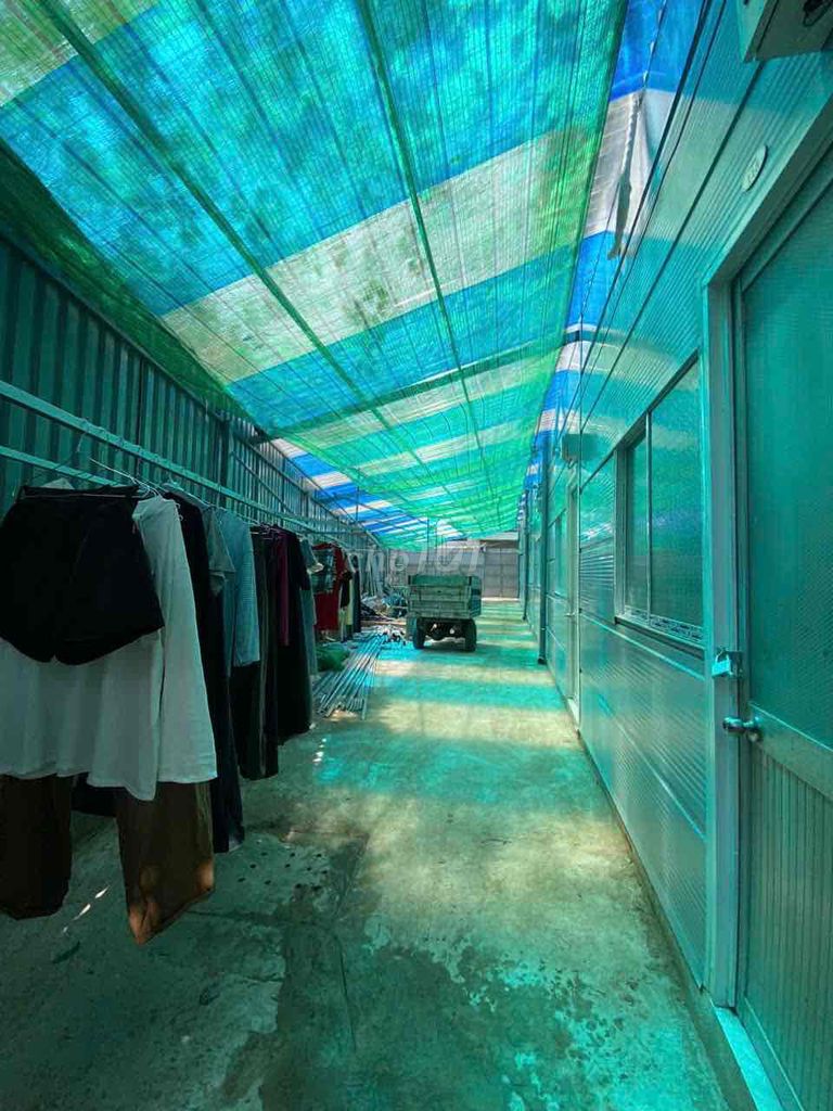Rent an alley room to the door
