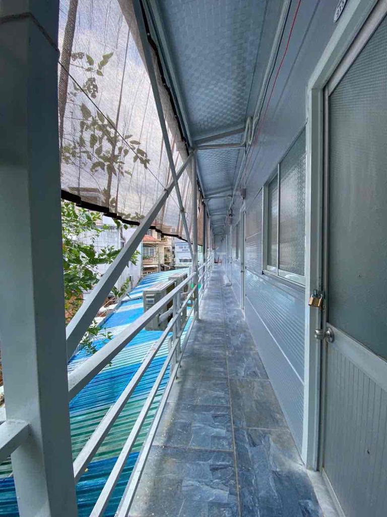 Rent an alley room to the door